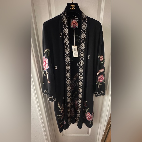 Johnny Was Libby French Terry Kimono Coat black with pink floral embroidery - Picture 4 of 6